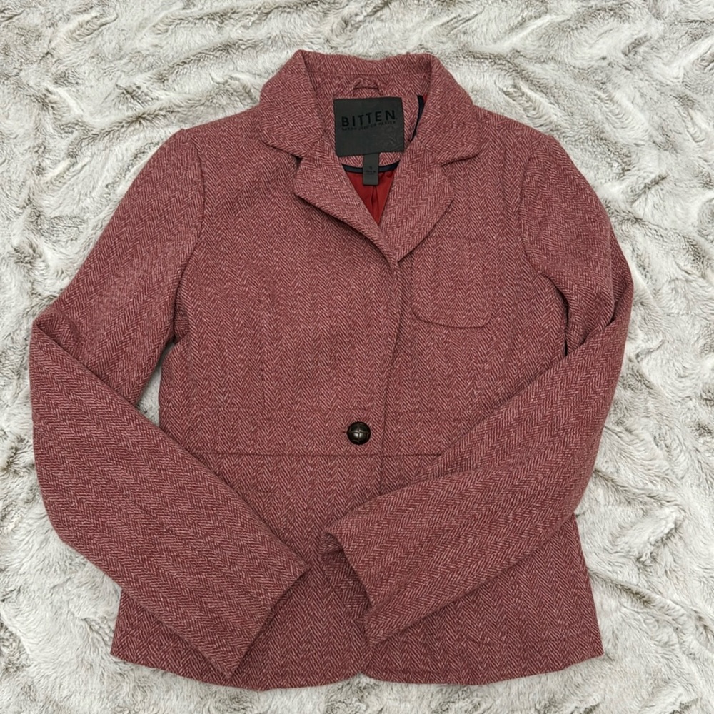 Bitten, small pink jacket.